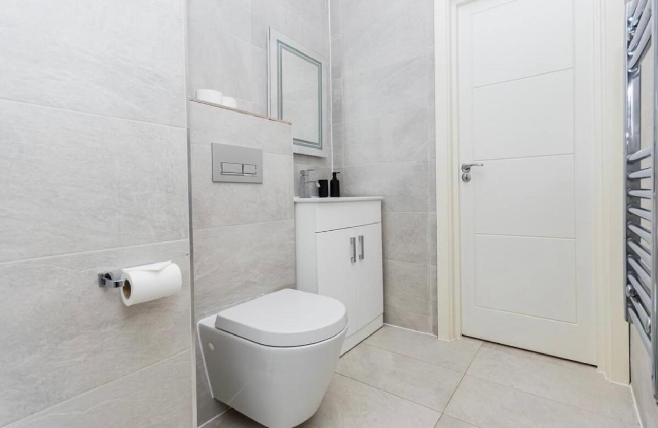 Appartamento Elegant Central, Private Parking, Leisure, Contractor Aylesbury  Esterno foto