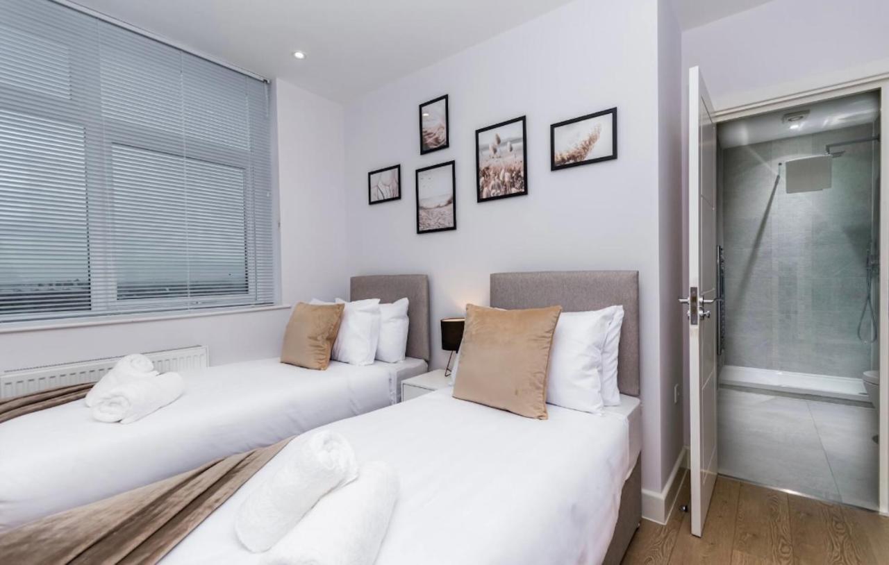 Appartamento Elegant Central, Private Parking, Leisure, Contractor Aylesbury  Esterno foto